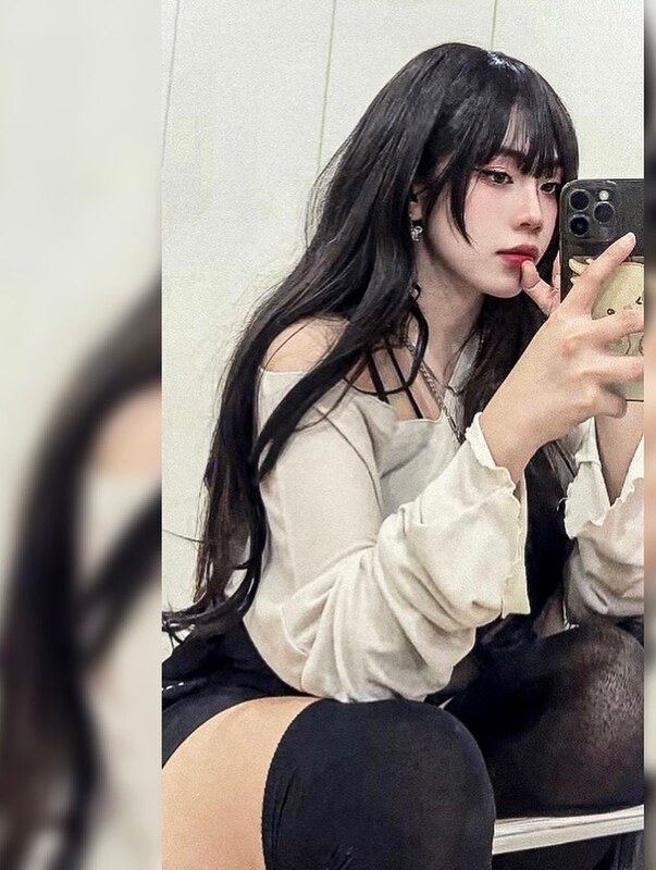 R U A N nude photo 2