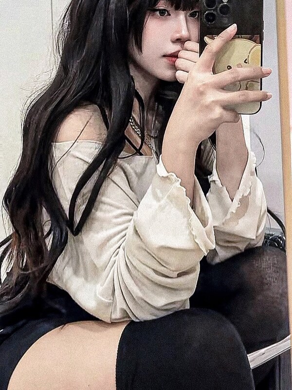R U A N nude photo 3