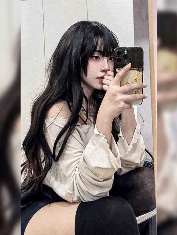R U A N nude photo 4