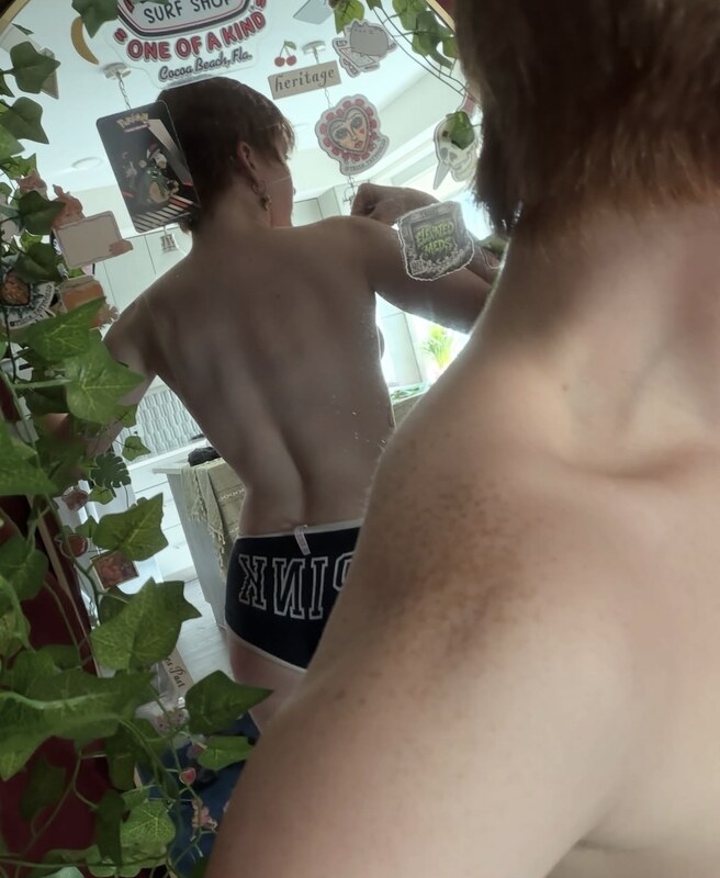 r1chbo1 nude photo 1