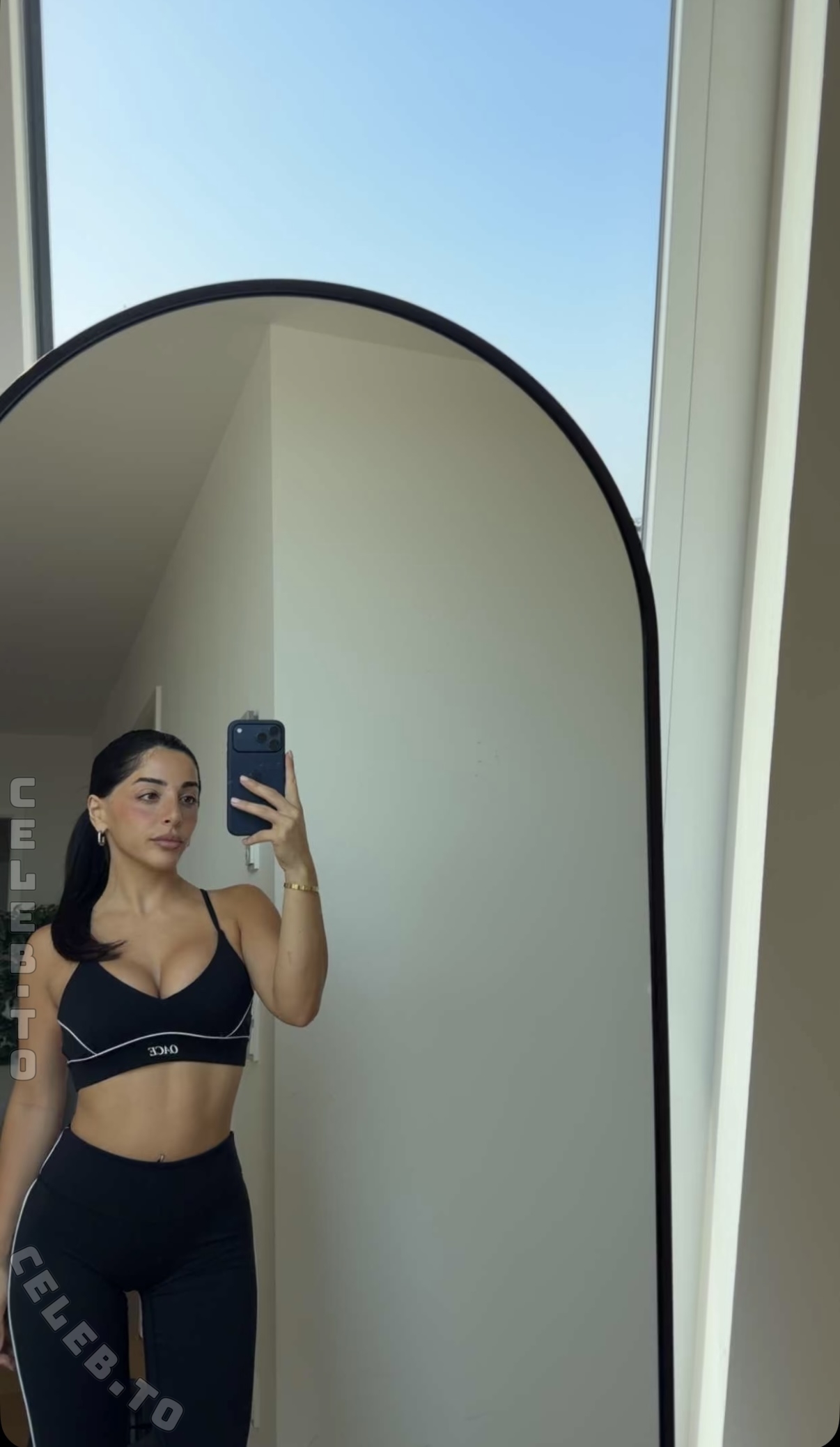 Rabiosa nude photo 2