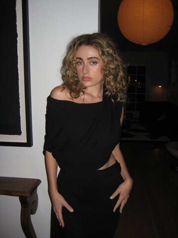 Rachel Anne Sennott Hot (3 photos)