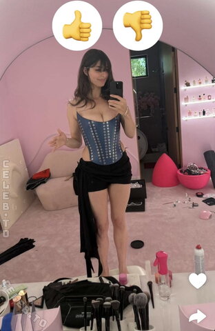 Rachel Levin nude photo 9