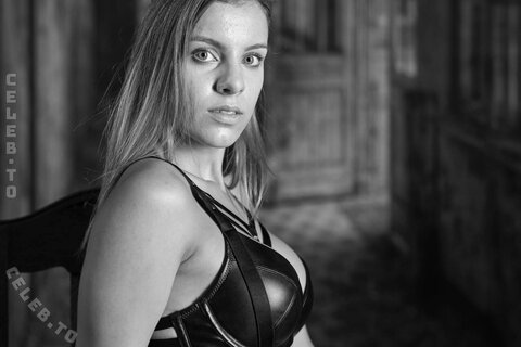 Racinglisa nude photo 17