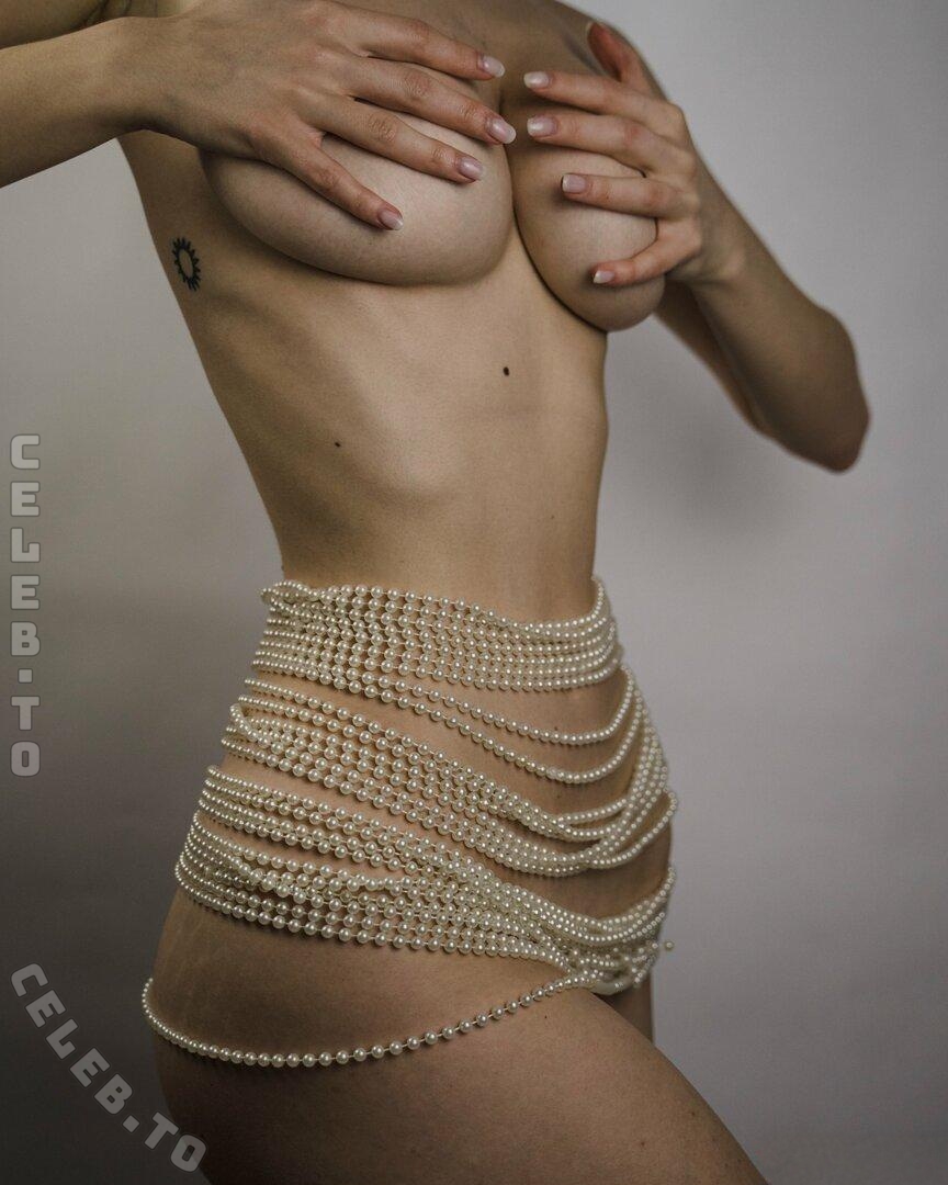 Raducu Daniela nude photo 5