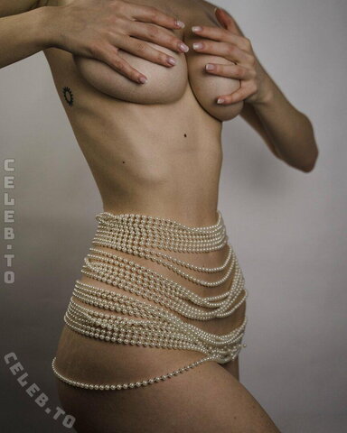 Raducu Daniela nude photo 3