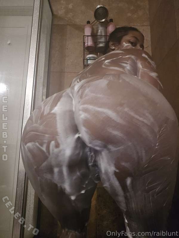 RaiBlunt nude photo 4