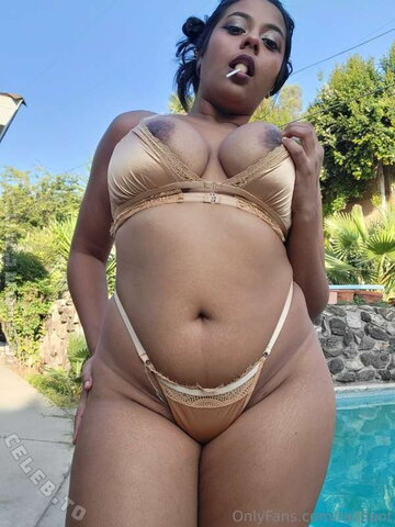 RaiBlunt nude photo 4