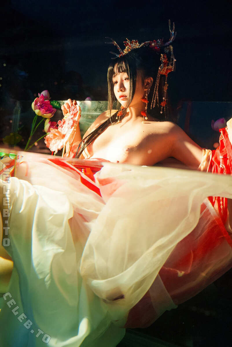 Raku_66 nude photo 4
