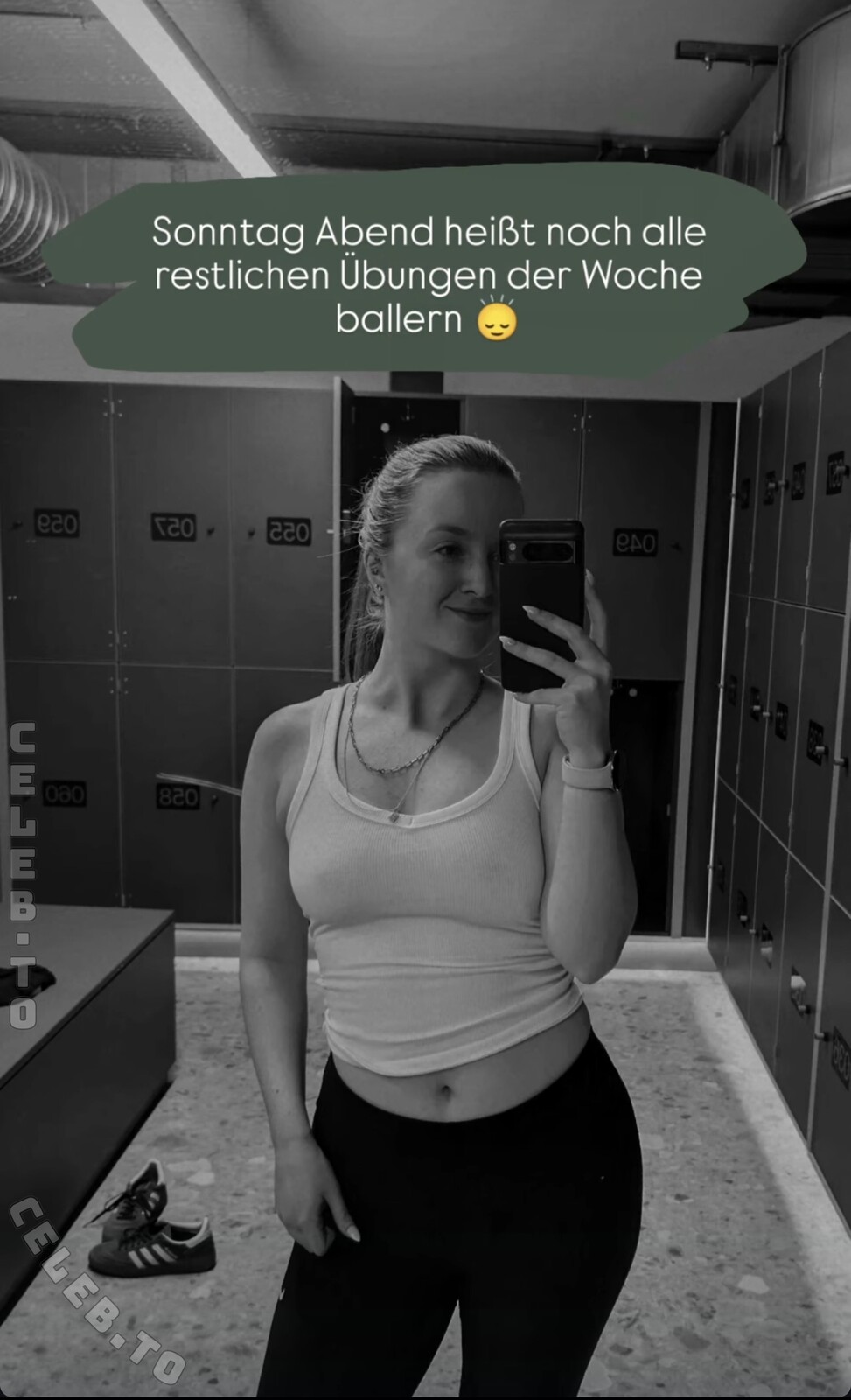 RayaOnAir nude photo 1
