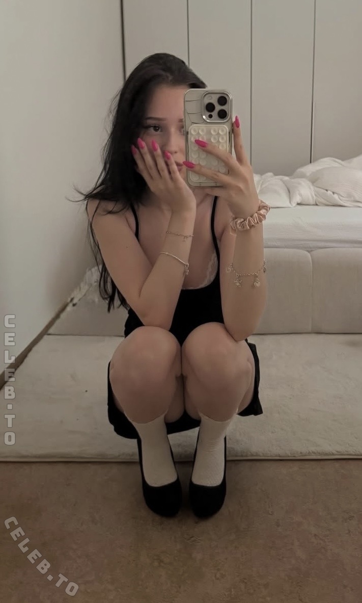 reallizsa nude photo 5