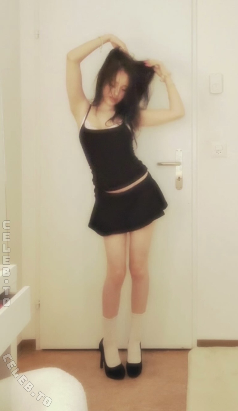 reallizsa nude photo 8