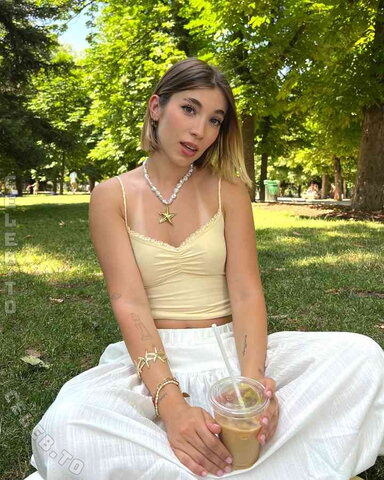 Rebeca Stones photo 5