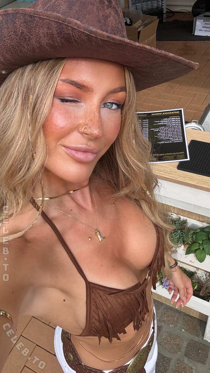 Rebecca Schmidt nude photo 1