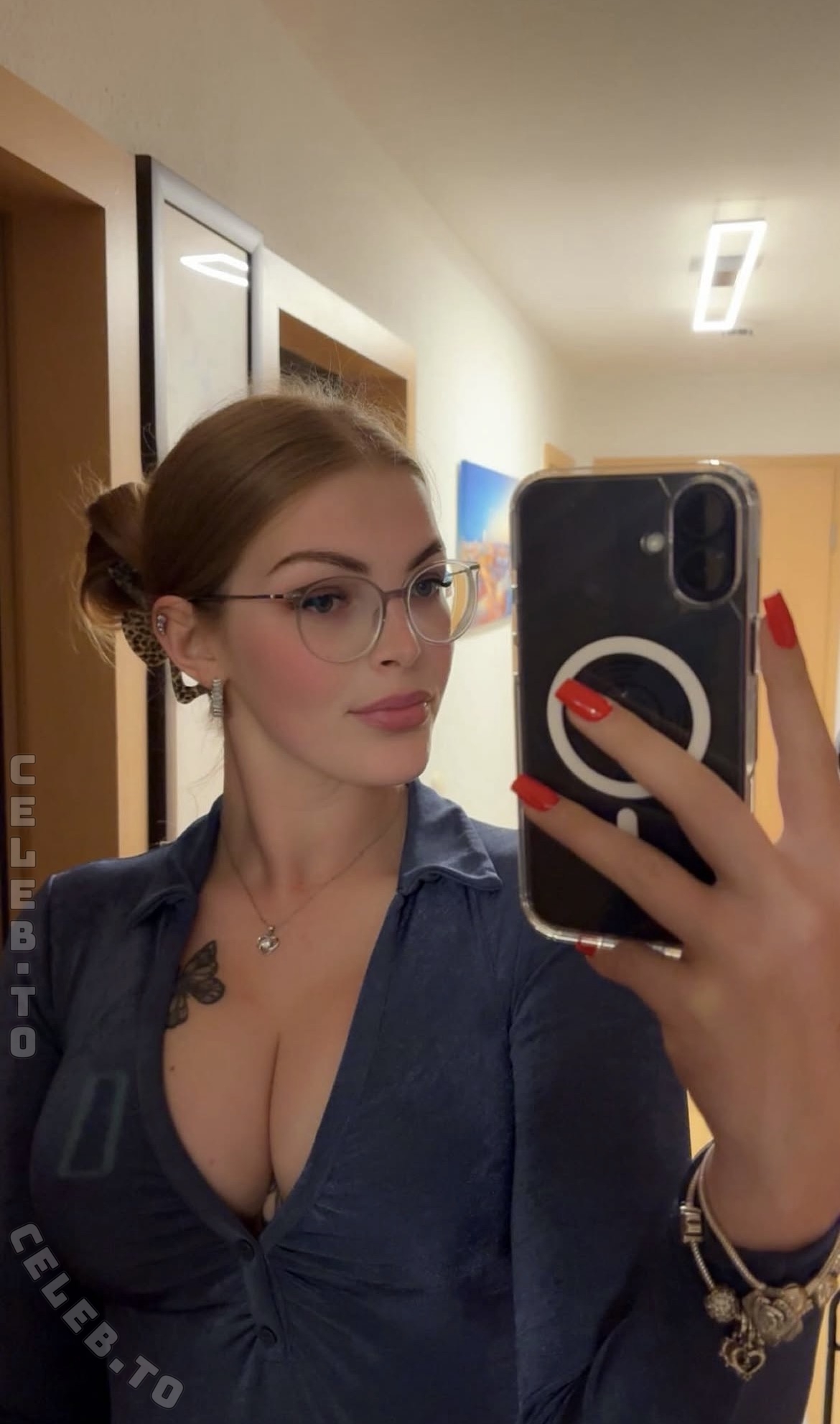 Redgirl.raven nude photo 1