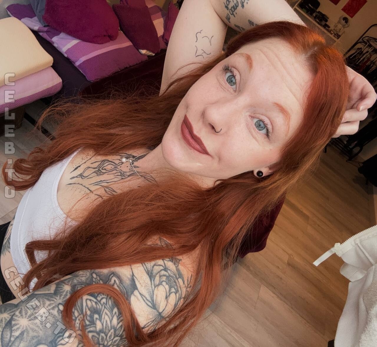 Redhead98 nude photo 5