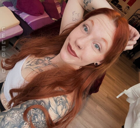 Redhead98 nude photo 16
