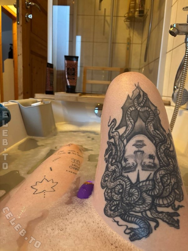 Redhead98 nude photo 7