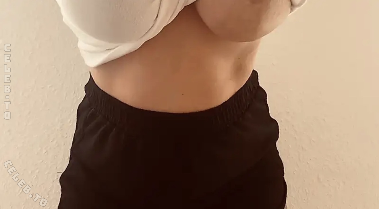 RedHotGinger nude photo 1