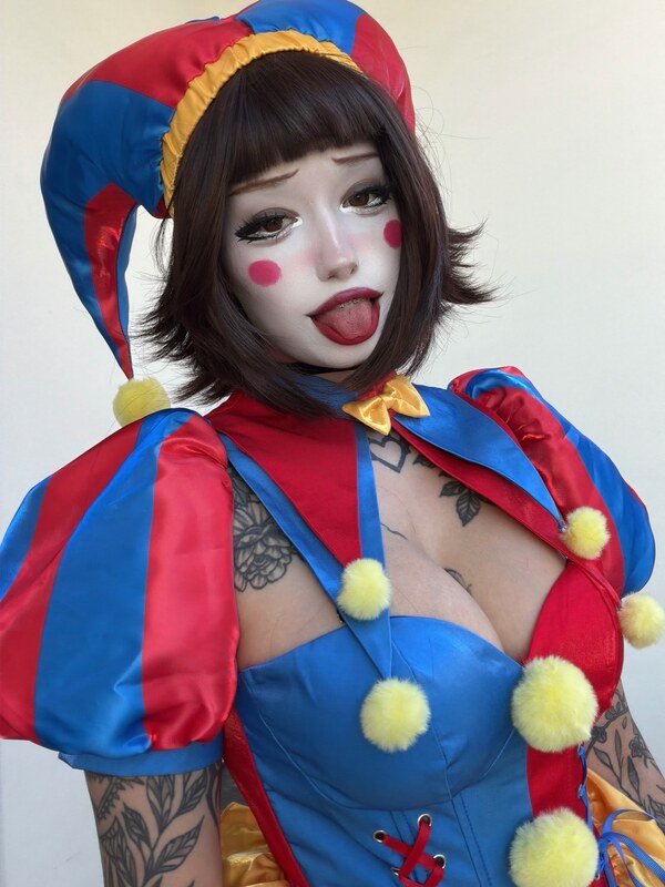 Redroomromance nude photo 3
