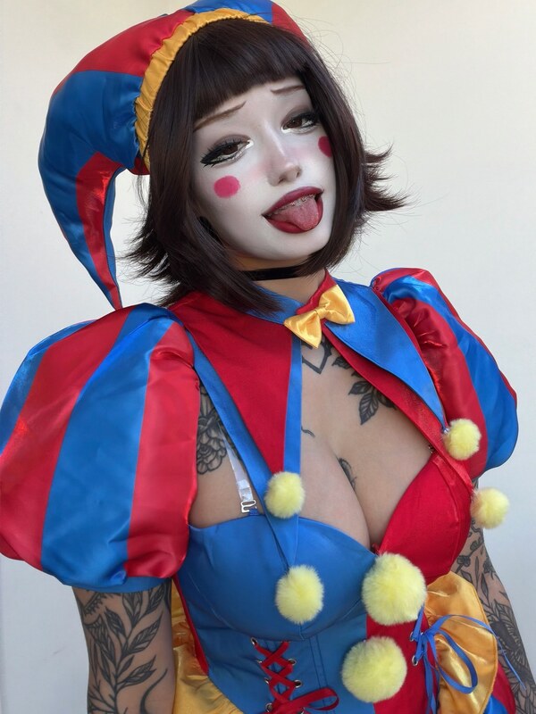 Redroomromance nude photo 4