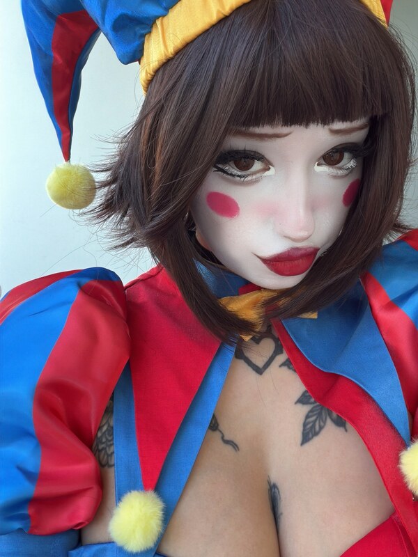 Redroomromance nude photo 5