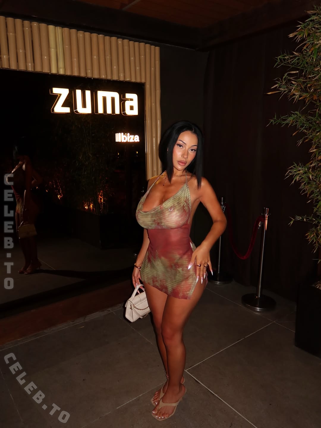Reealmina nude photo 1