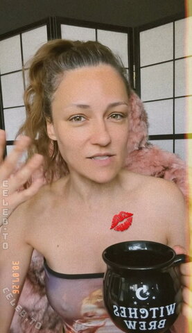 Regina Hixt nude photo 2