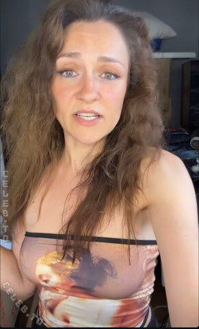 Regina Hixt nude photo 1