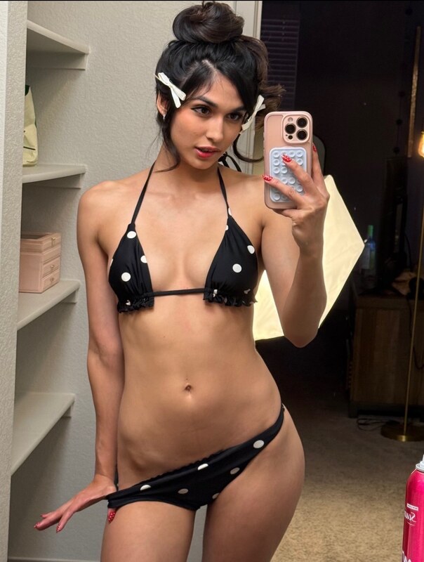 Reina Rae nude photo 2