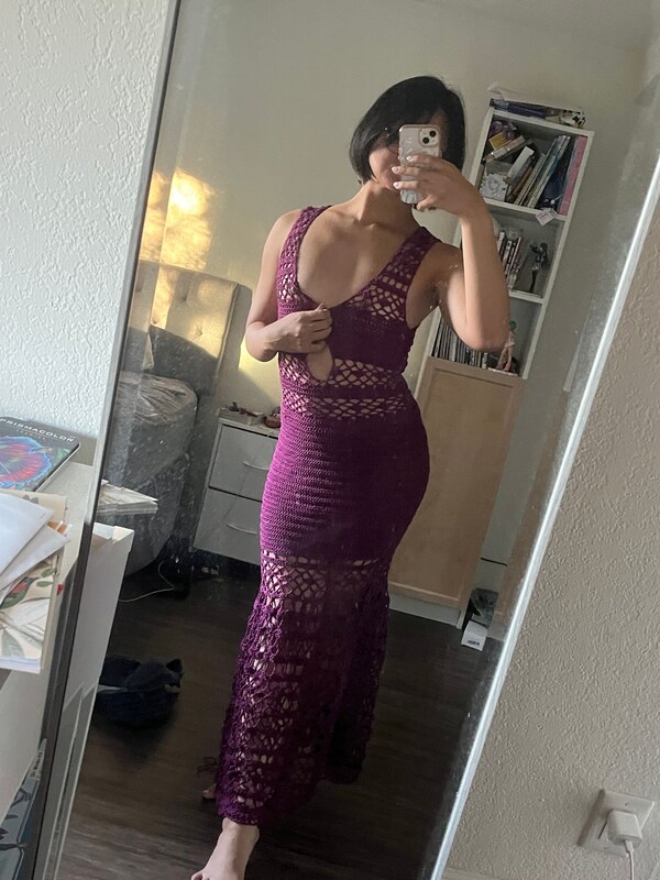 Reina nude photo 1