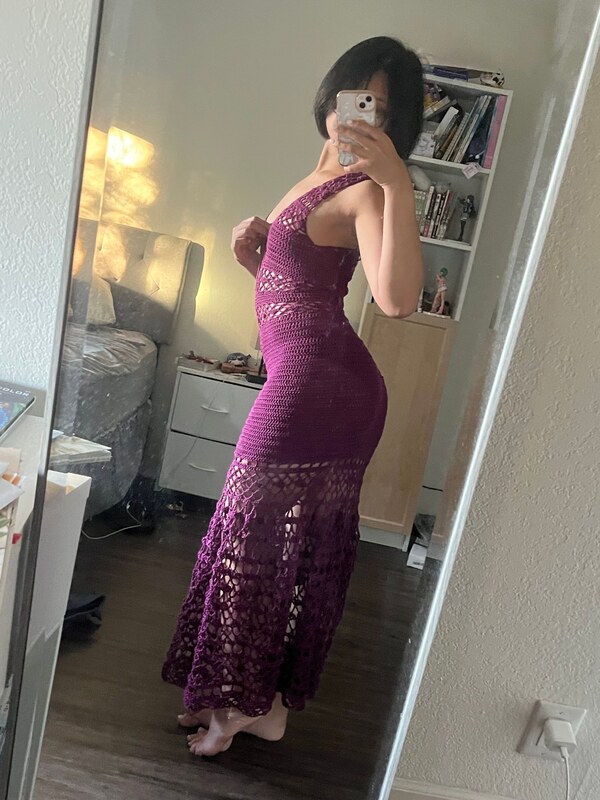 Reina nude photo 2