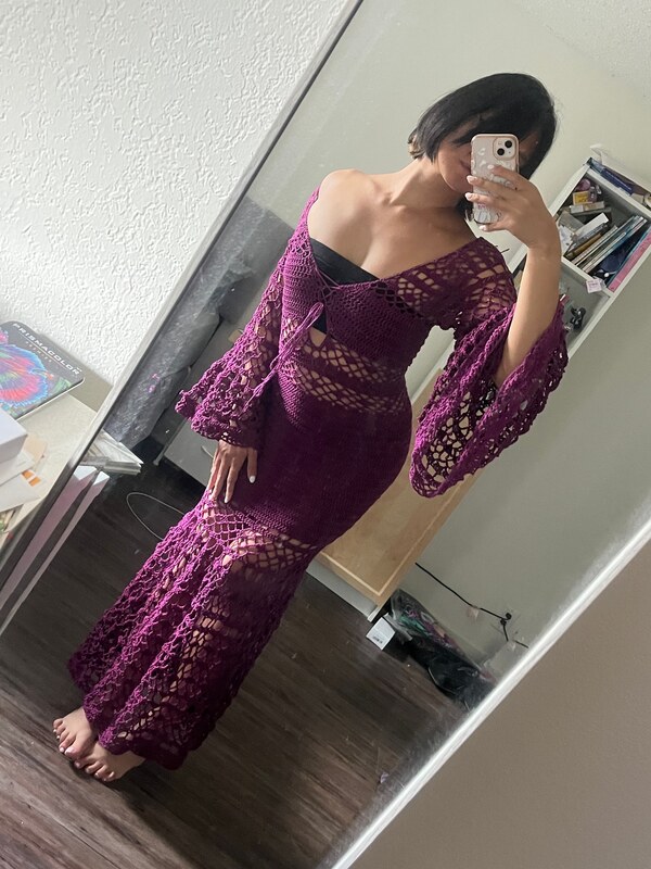 Reina nude photo 2