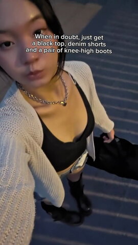 Reiqi.chua Sexy (2 photos)