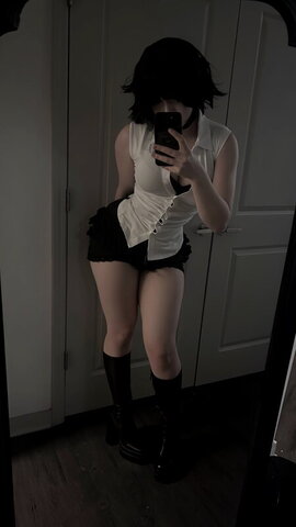 Reiunny nude photo 3