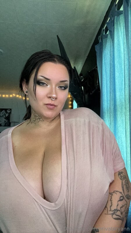 remarkableryann nude photo 7