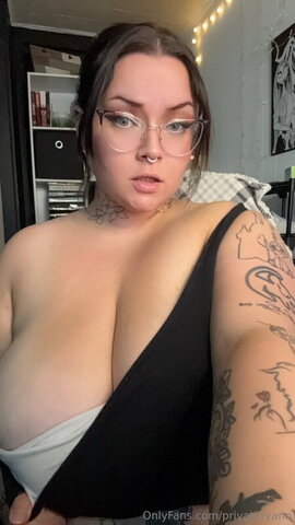 remarkableryann nude photo 5