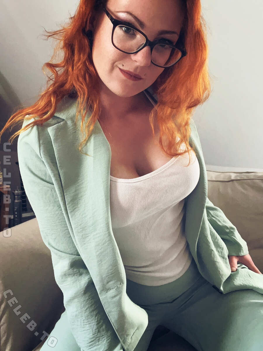 RexiShoot nude photo 5