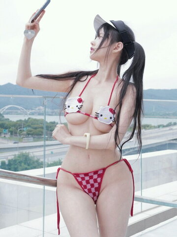 rh_ab nude photo 2