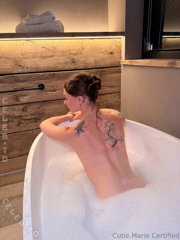 Rhian Marie nude photo 4