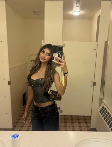 Ria Sethi nude photo 3
