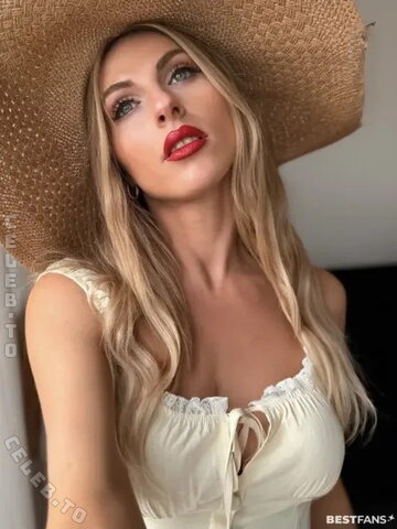 Ricarda Wolf nude photo 5