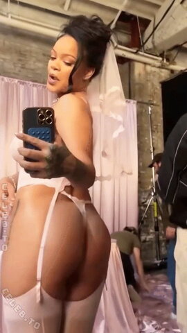 Rihanna nude