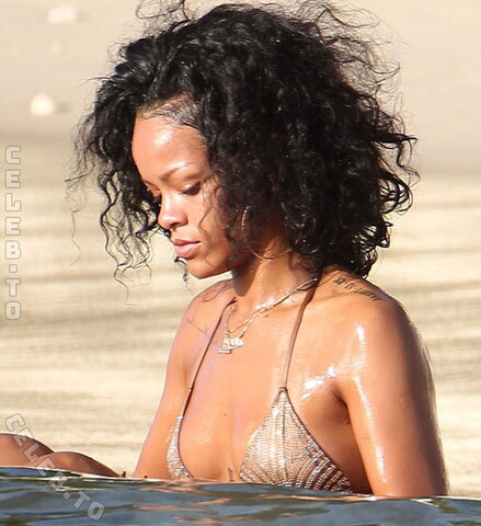 Rihanna nude