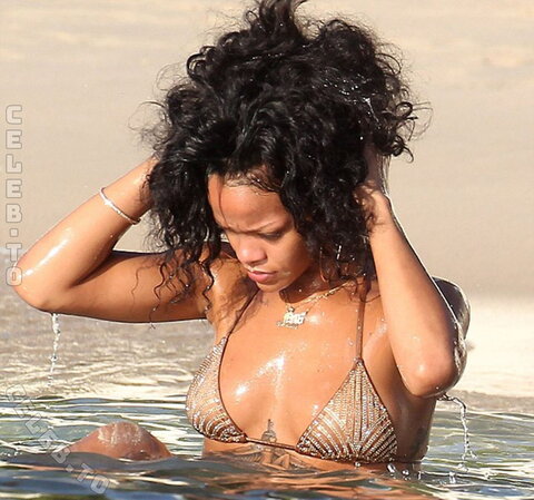 Rihanna nude