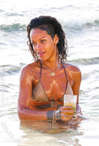 Rihanna nude