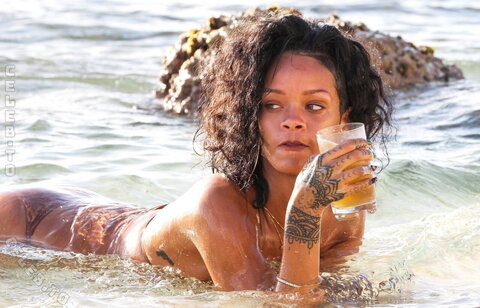 Rihanna nude