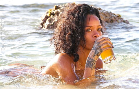 Rihanna nude