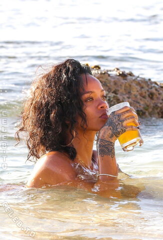 Rihanna nude