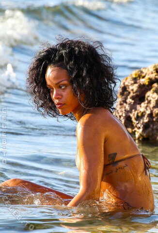 Rihanna nude